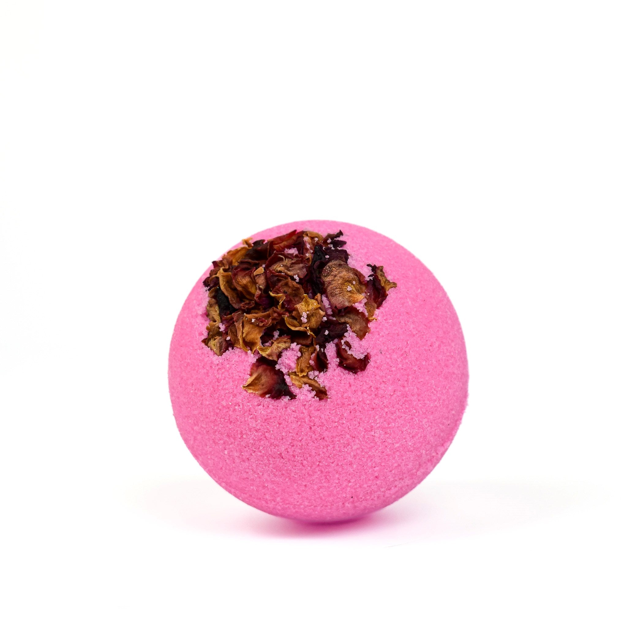 Roze bruisbal met rozenblaadjes