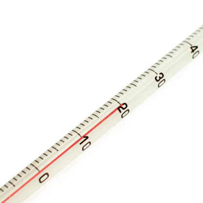 Glas thermometer gevuld met rode alcohol. Meetbereik van -10 tot 110 graden Celsius. Diameter 7 mm, lengte is 300 mm.