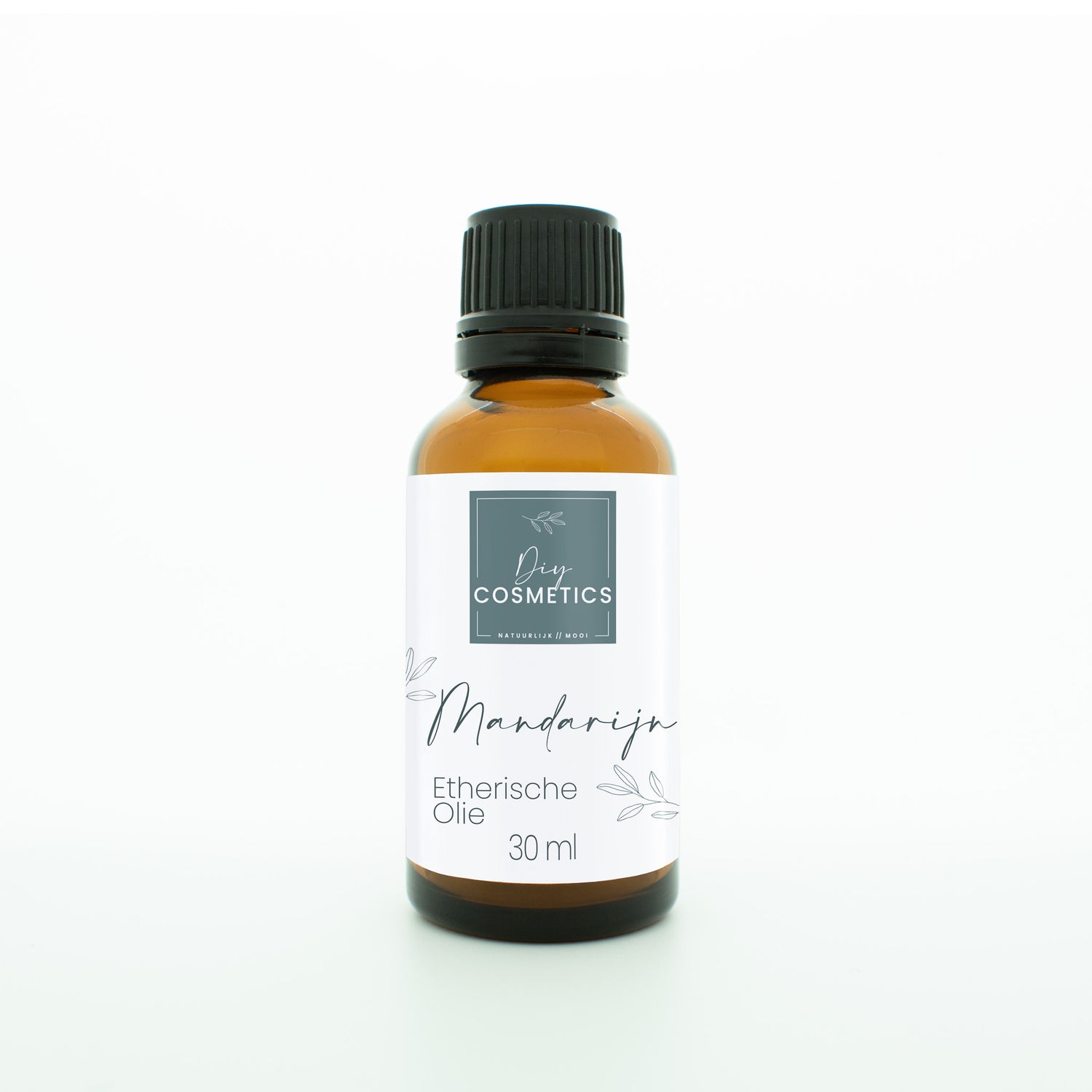 Biologische mandarijn etherische olie in glazen amber kleurig flesje van 30 ml met glazen dop.