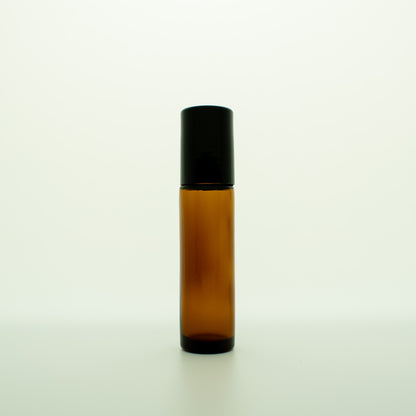 Roller flesje, 10 ml, van amber kleurig glas met zwarte dop.